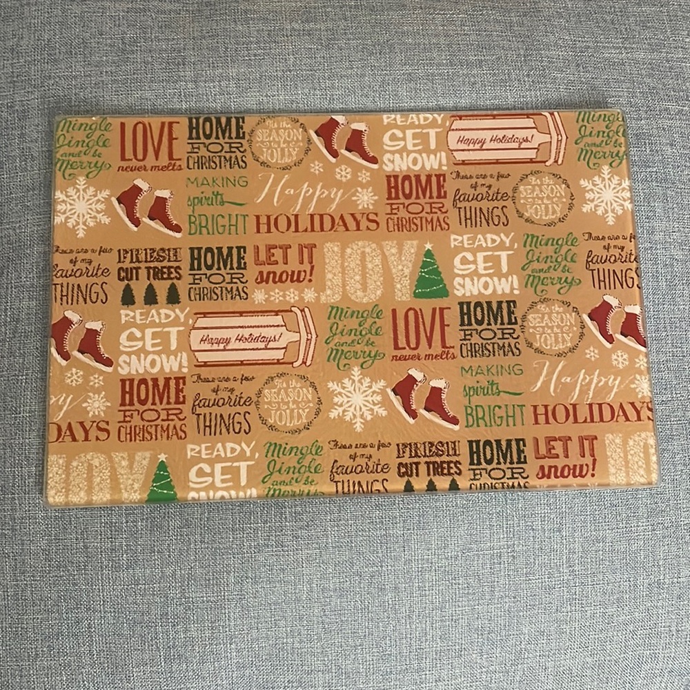 💜4/$16 Holiday cutting board. 8 x 11” glass cutting board